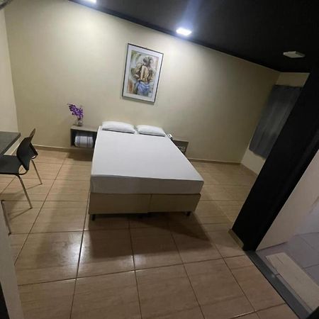 Light Motel - 24 Horas Гуарульюс Екстер'єр фото