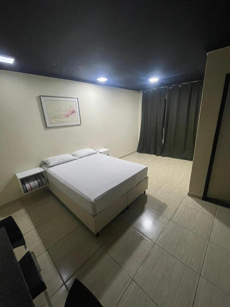 Light Motel - 24 Horas Гуарульюс Екстер'єр фото